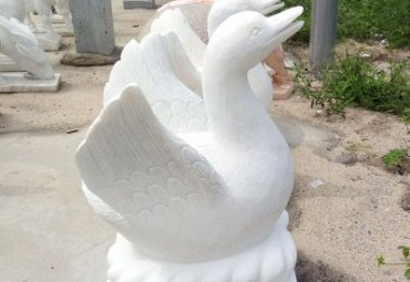 广场天鹅动物石雕