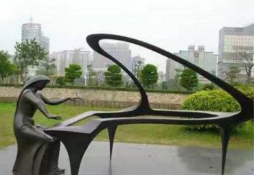 学校不锈钢演奏人物雕塑