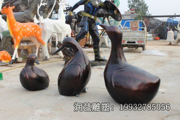 医院玻璃钢鸭子动物雕塑 医院玻璃钢鸭子动物雕塑
