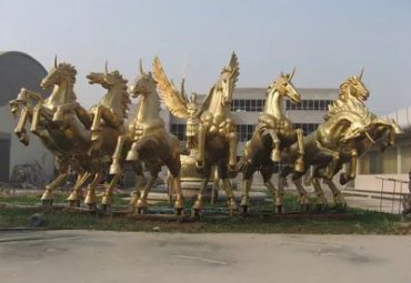 草坪阿波罗战车铜雕