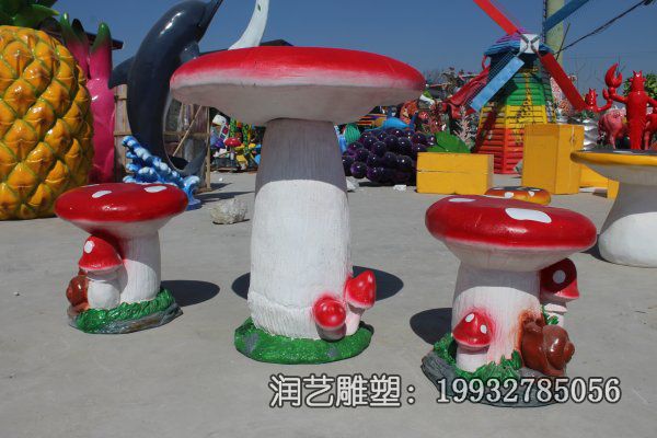医院玻璃钢桌凳景观雕塑 医院玻璃钢桌凳景观雕塑