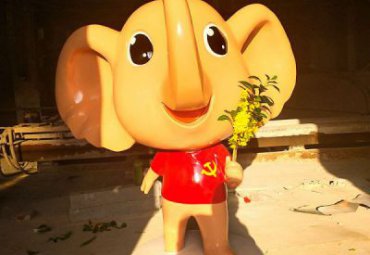 学校玻璃钢大象动物雕塑