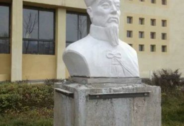景区林则徐人物石雕