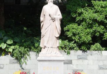 草坪苏轼人物石雕