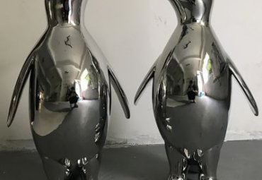 小区不锈钢企鹅动物雕塑