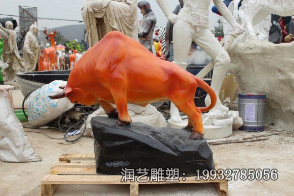 公园玻璃钢牛动物雕塑 公园玻璃钢牛动物雕塑
