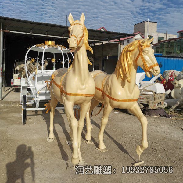 广场玻璃钢马车景观雕塑 广场玻璃钢马车景观雕塑