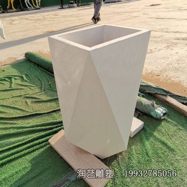 学校玻璃钢花瓶景观雕塑 学校玻璃钢花瓶景观雕塑