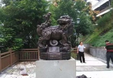 学校白虎动物铜雕