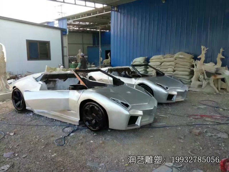 草坪不锈钢车景观雕塑 草坪不锈钢车景观雕塑