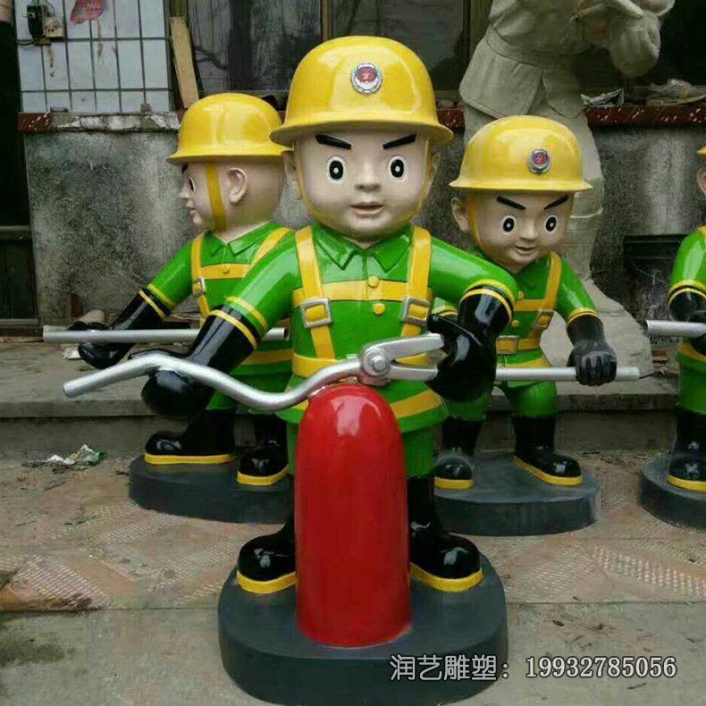 商业街玻璃钢消防员卡通雕塑 商业街玻璃钢消防员卡通雕塑