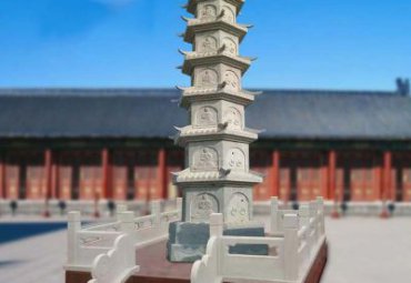 街道景观石塔雕塑