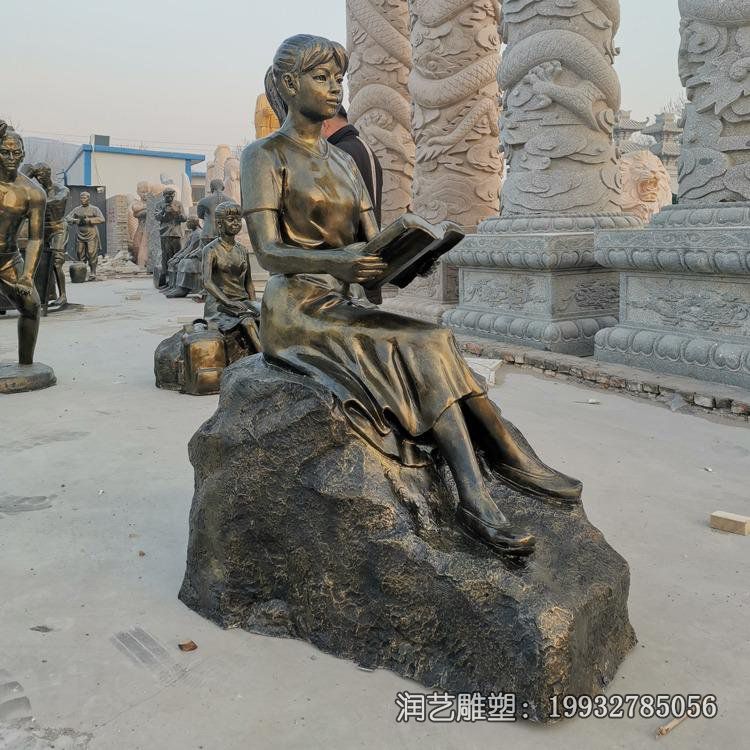 校园人物看书铜雕 校园人物看书铜雕