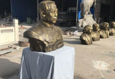 草坪人物陶行知铜雕