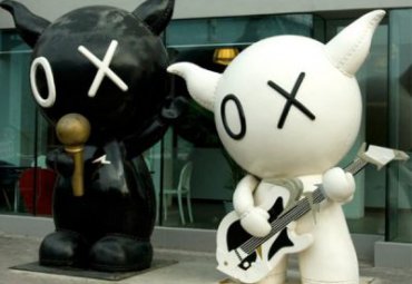 街道玻璃钢卡通猫雕塑