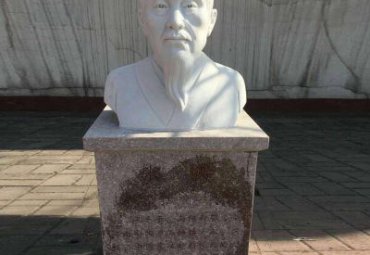 广场人物张衡石雕