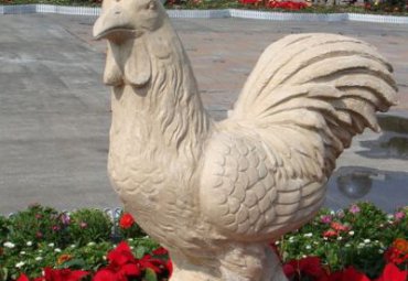 草坪动物鸡石雕