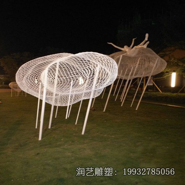 草坪不锈钢云朵发光雕塑 草坪不锈钢云朵发光雕塑