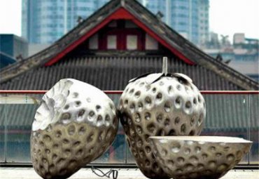 商场不锈钢草莓景观雕塑