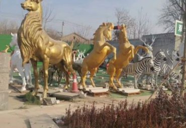 校园动物羊铜雕