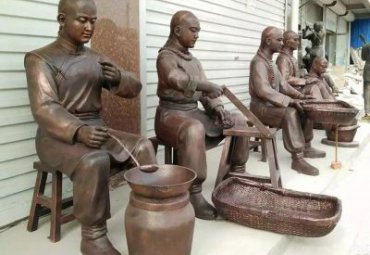 商业街中医人物铜雕