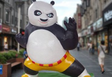 商业街玻璃钢功夫熊猫雕塑