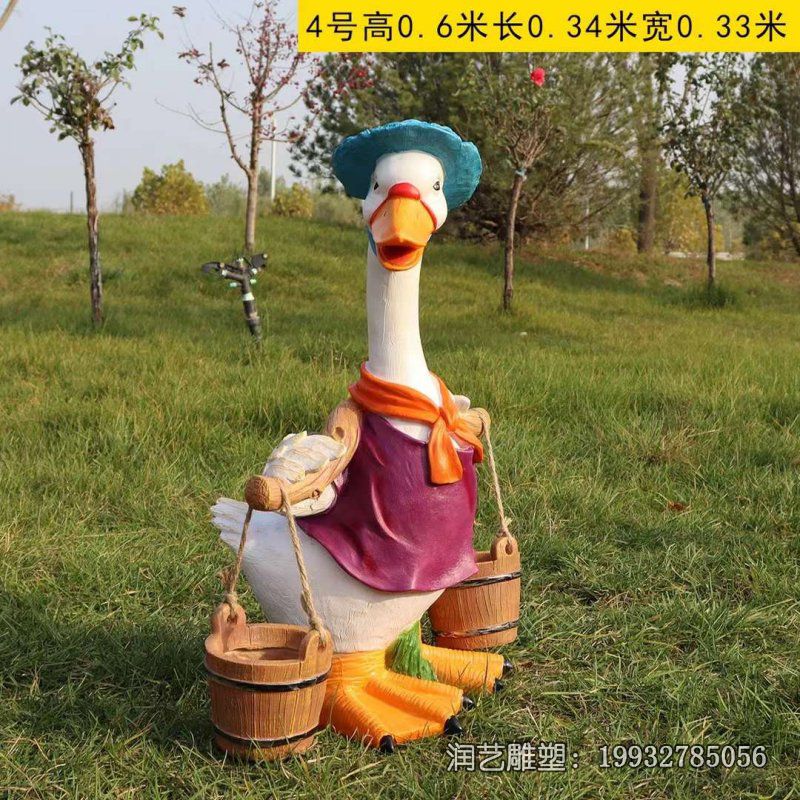 小区玻璃钢鸭子卡通雕塑 小区玻璃钢鸭子卡通雕塑