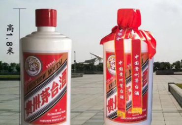 酒店玻璃钢酒瓶景观雕塑