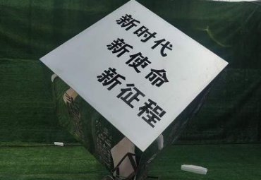 小区不锈钢魔方景观雕塑