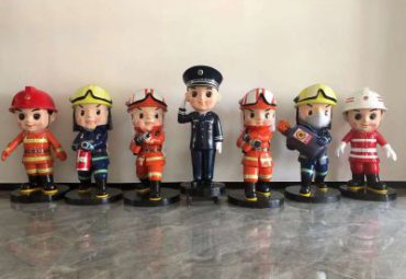 商场玻璃钢消防员雕塑