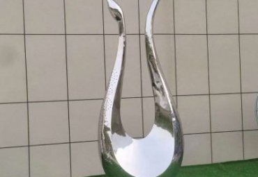 酒店不锈钢翅膀雕塑