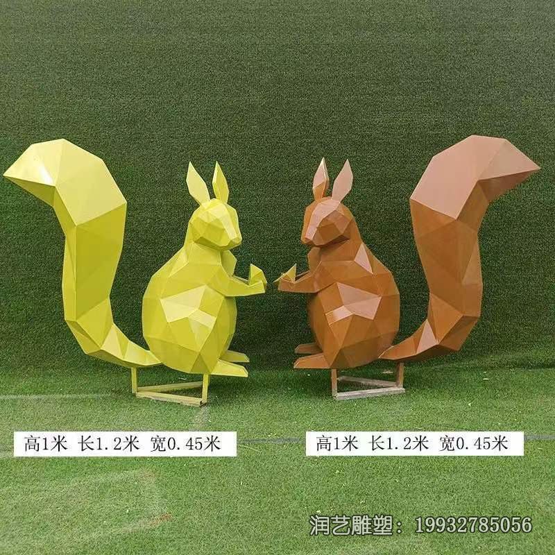 校园玻璃钢松鼠雕塑 校园玻璃钢松鼠雕塑