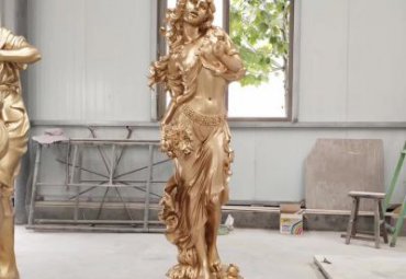街道西方人物铜雕
