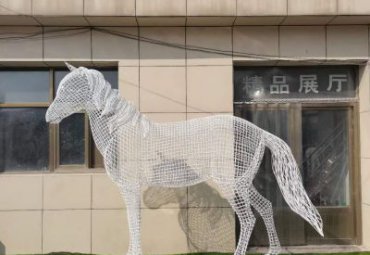 公寓不锈钢马雕塑