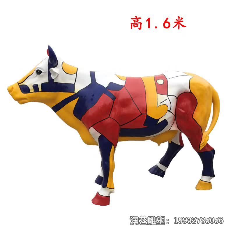 广场玻璃钢彩绘牛雕塑 广场玻璃钢彩绘牛雕塑
