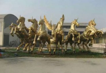 商场阿波罗战车铜雕